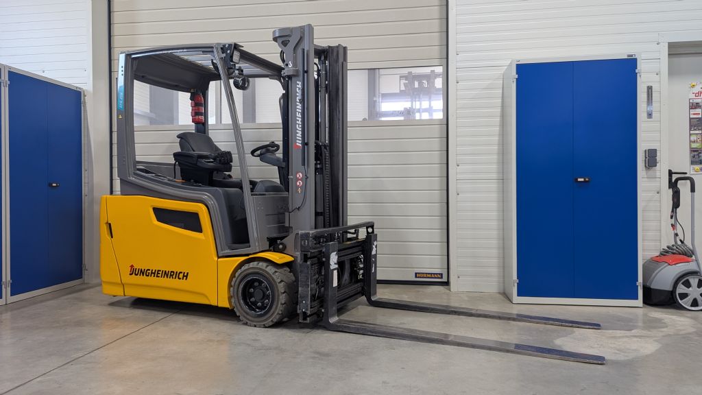 Jungheinrich-EFG 218 G160-310ZZ-Elektro 3 Rad-Stapler-www.tojo-gabelstapler.de