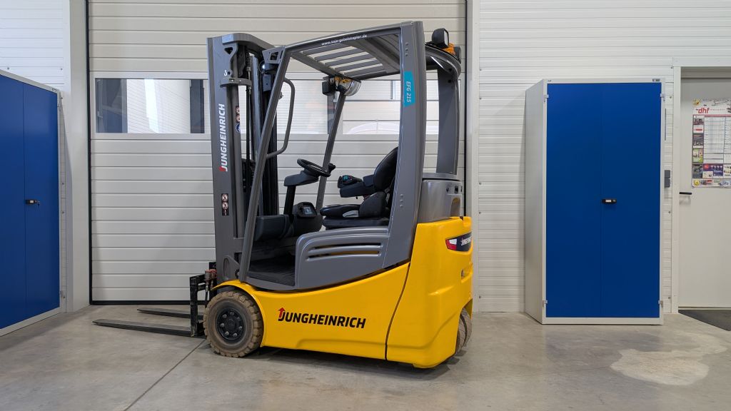 Jungheinrich-EFG 215 GE115-480DZ-Elektro 3 Rad-Stapler-www.tojo-gabelstapler.de