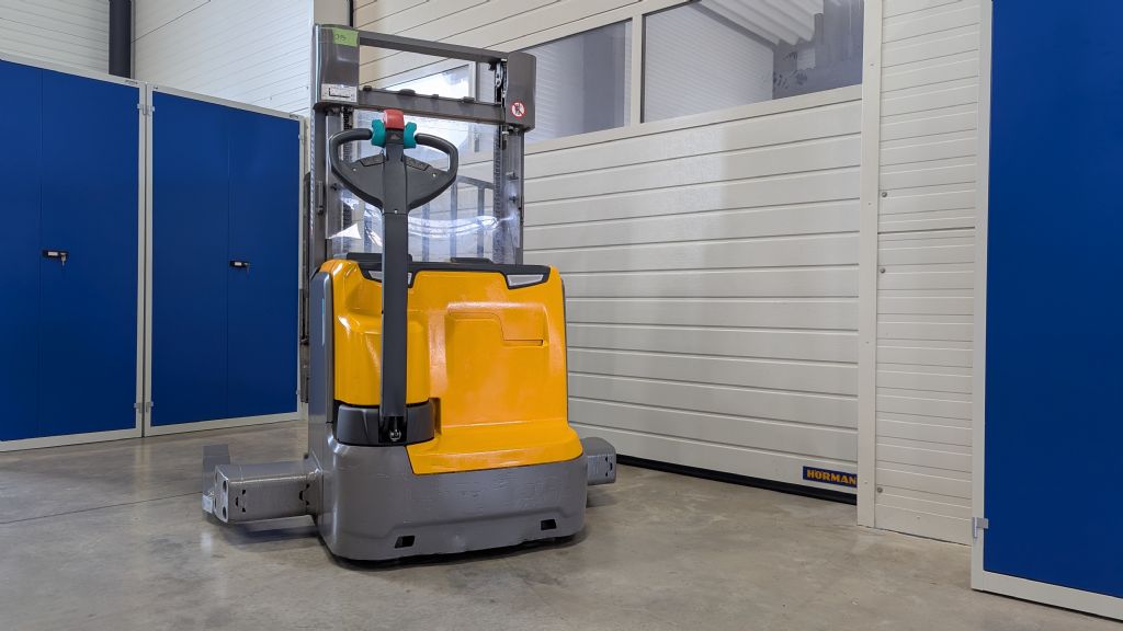 Jungheinrich-EJC 214b-High Lift stacker-www.tojo-gabelstapler.de