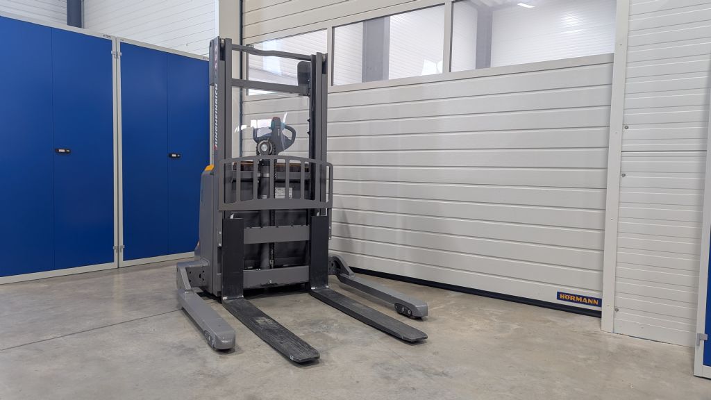 Jungheinrich-EJC 212b neuwertig-Hochhubwagen-www.tojo-gabelstapler.de