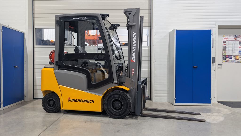 Jungheinrich-TFG 320 GE 115 300ZT-Kompaktstapler - Treibgas-www.tojo-gabelstapler.de