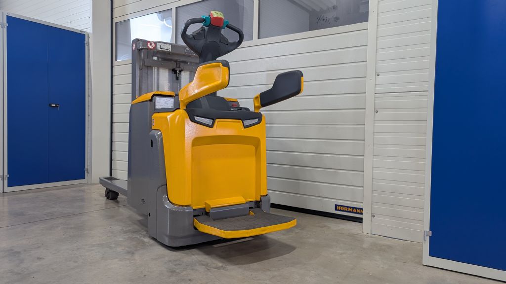 Jungheinrich-ERD 220 Drive Plus-Double stacker-www.tojo-gabelstapler.de