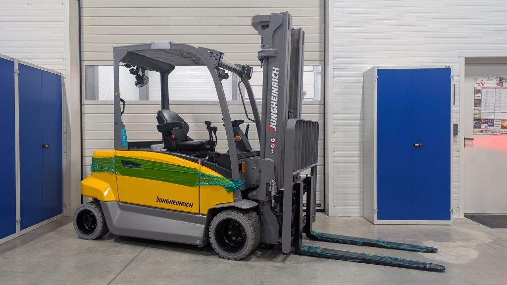 Jungheinrich-EFG BC 330 Ausstellungsst�ck-Elektro 4 Rad-Stapler-www.tojo-gabelstapler.de