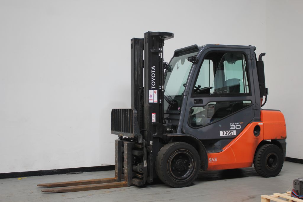 Toyota 06-8FD30F Dieselstapler www.heinbockel-gabelstapler.de
