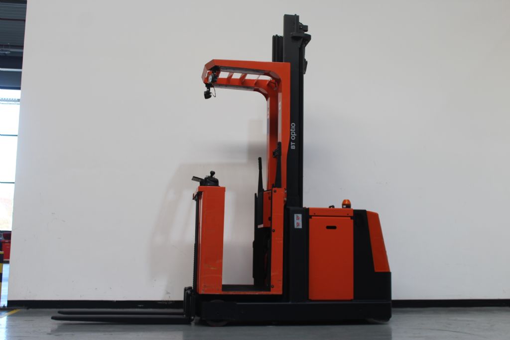 Toyota OME100M Hochhubkommissionierer www.foerdertechnik-rietberg.de Toyota OME100M Hochhubkommissionierer www.foerdertechnik-rietberg.de