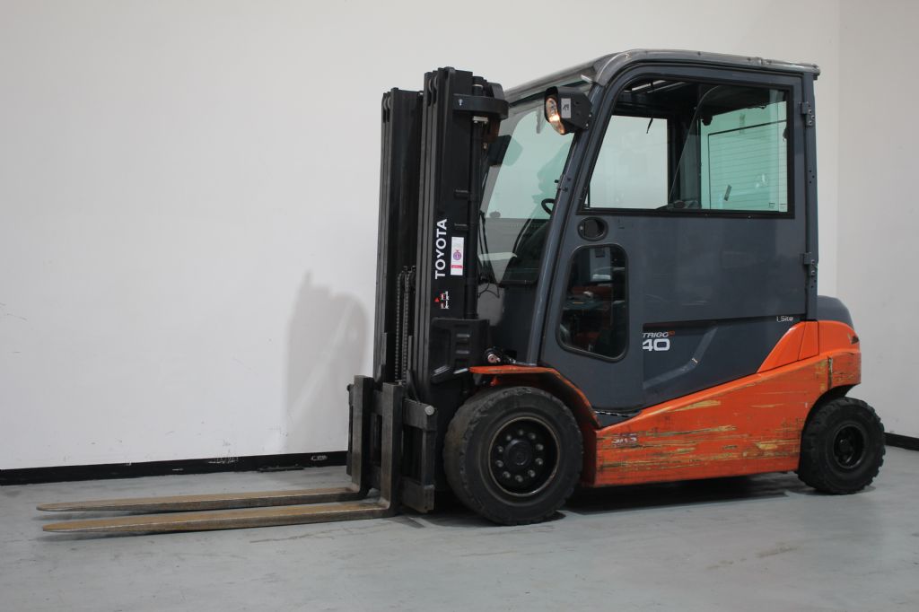 Toyota-8FBMT40-Elektro 4 Rad-Stapler www.kirchner-gabelstapler.de