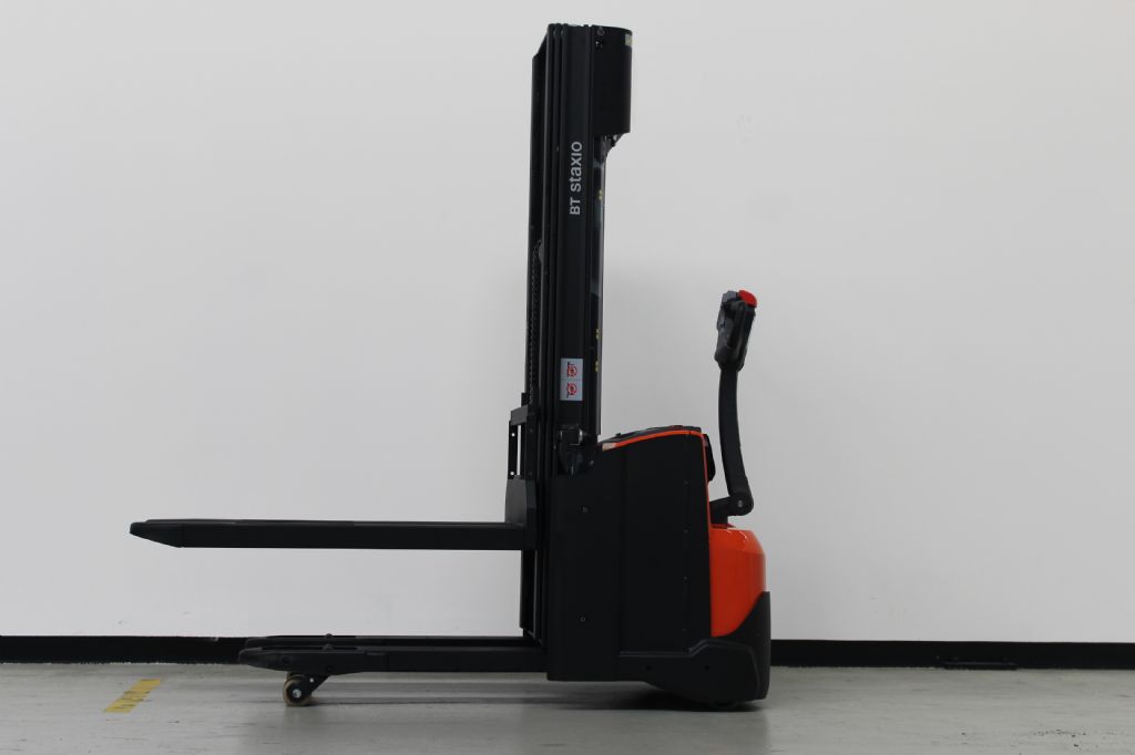 Toyota SWE140L Hochhubwagen loeffler-gabelstapler.de