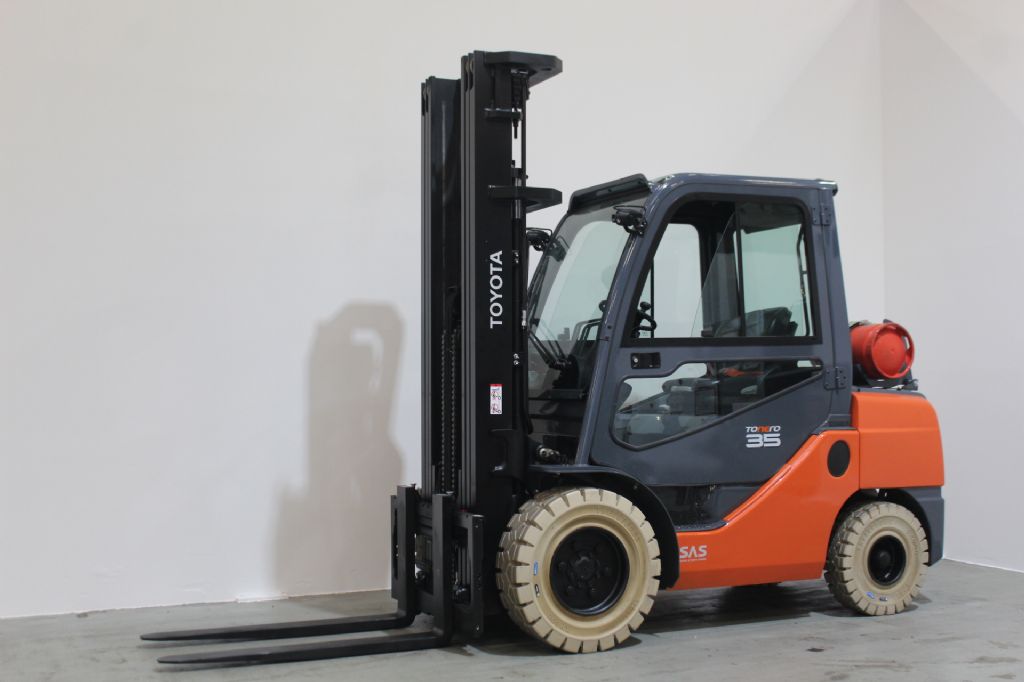 Toyota 02-8FGJF35 Treibgasstapler  www.heinbockel-gabelstapler.de