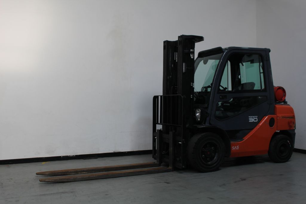 Toyota 02-8FGF30 Treibgasstapler  www.heinbockel-gabelstapler.de