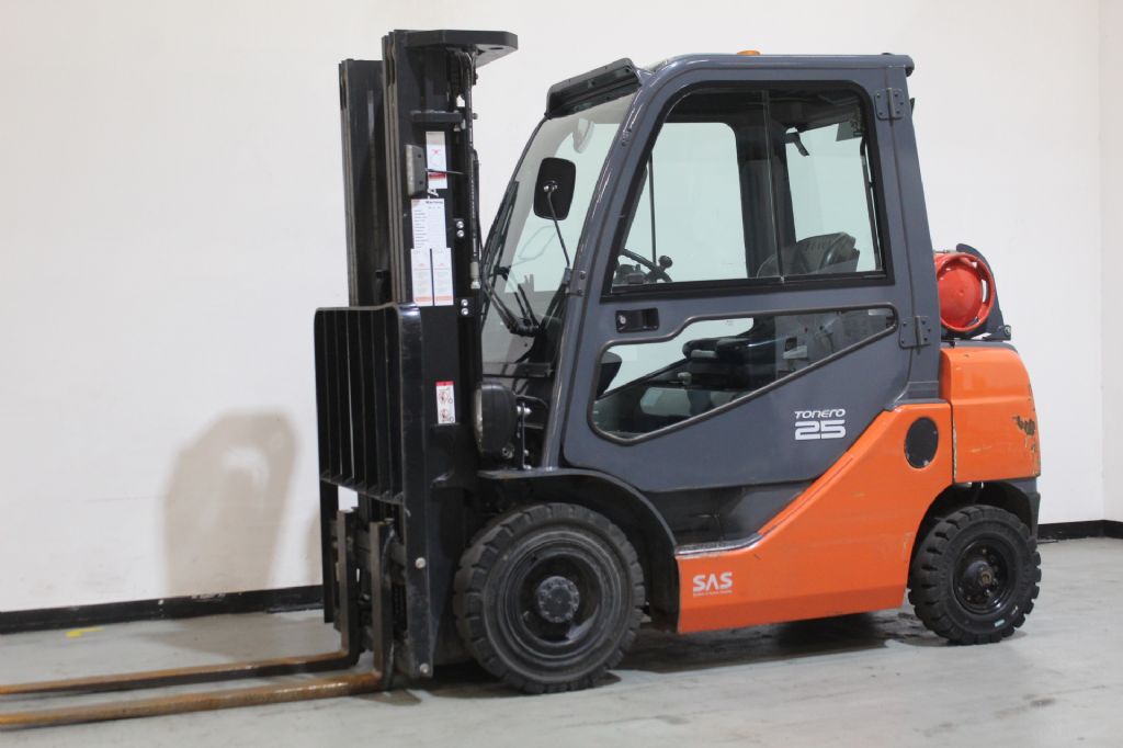 Toyota 02-8FGF25 Treibgasstapler  www.heinbockel-gabelstapler.de