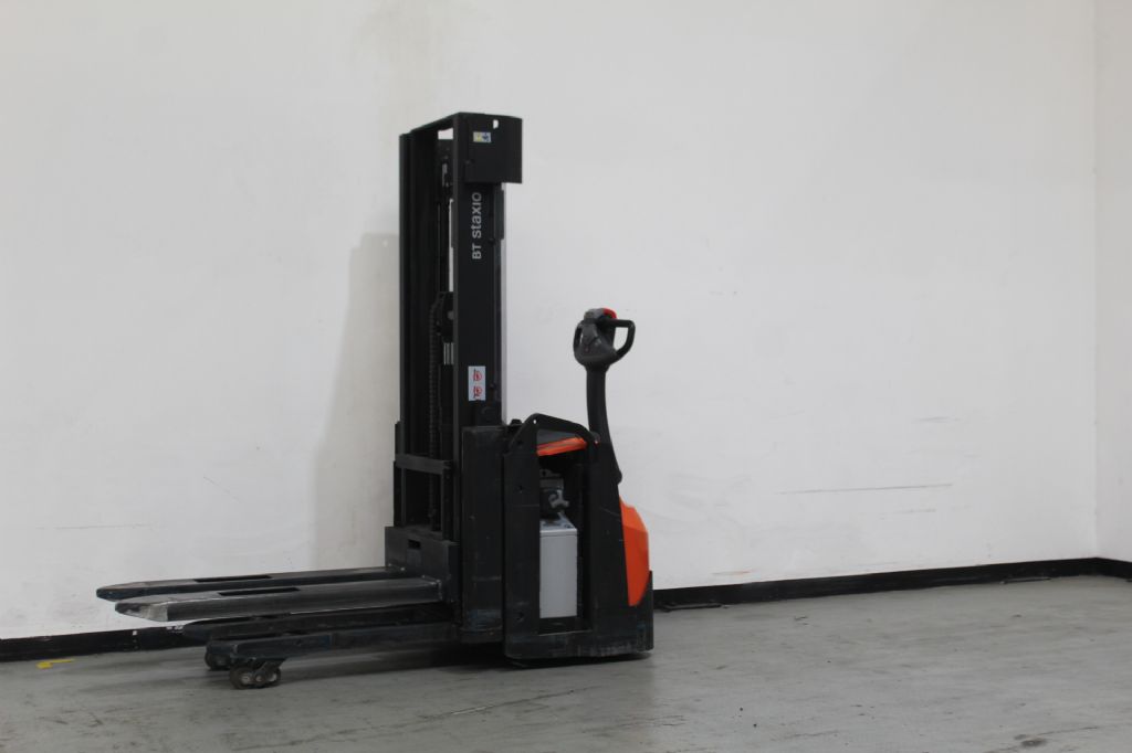 Toyota SWE145L Hochhubwagen loeffler-gabelstapler.de