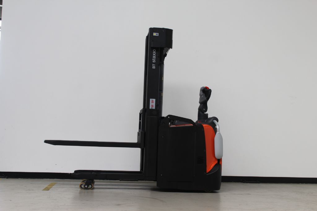 Toyota SPE160L Hochhubwagen www.heinbockel-gabelstapler.de