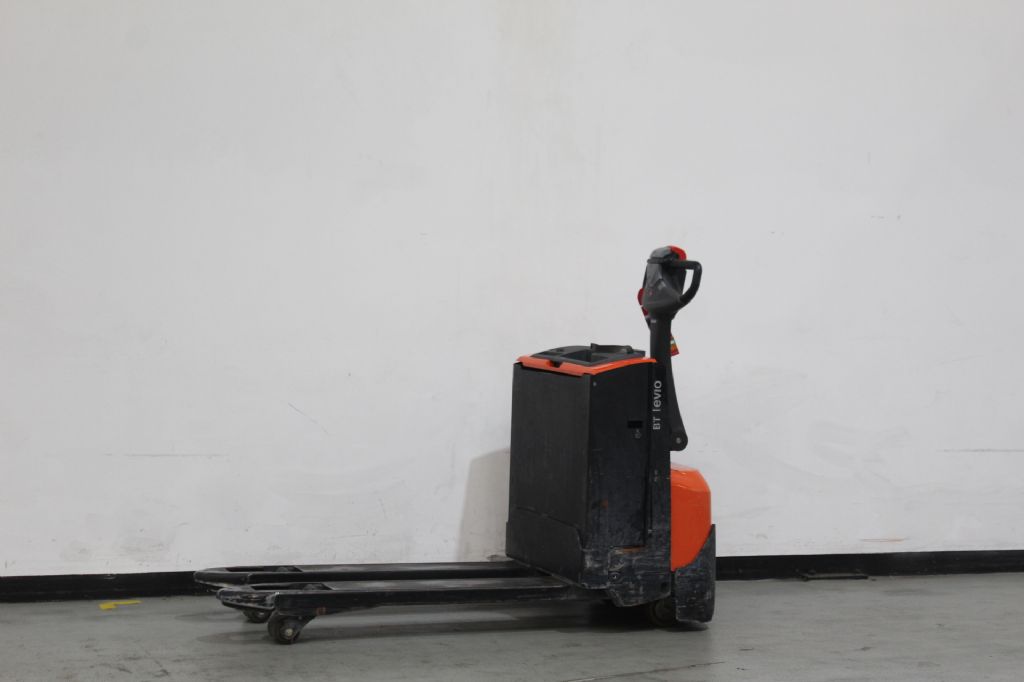 Toyota LWE200 Niederhubwagen www.foerdertechnik-rietberg.de Toyota LWE200 Niederhubwagen www.foerdertechnik-rietberg.de