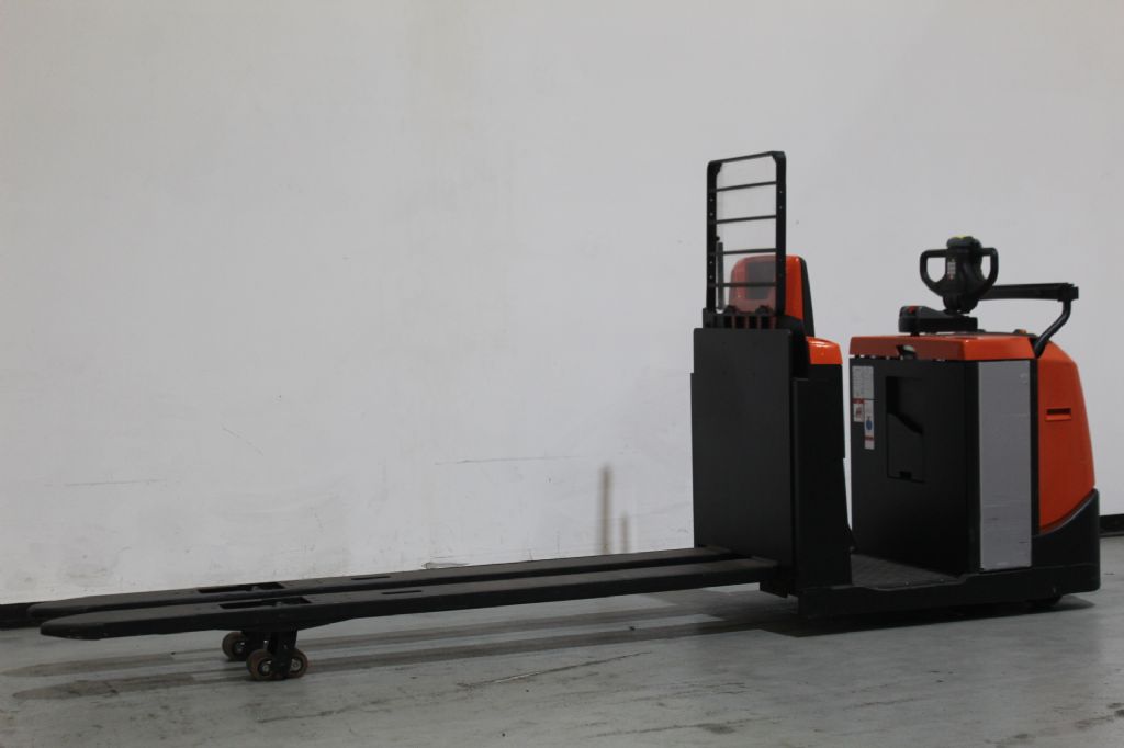 Toyota OSE250 Niederhubkommissionierer www.foerdertechnik-rietberg.de Toyota OSE250 Niederhubkommissionierer www.foerdertechnik-rietberg.de