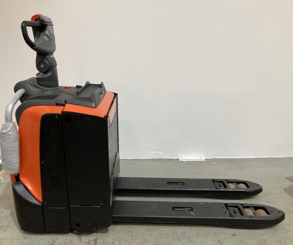 Toyota LPE200 Niederhubwagen gabelstapler-nord.de