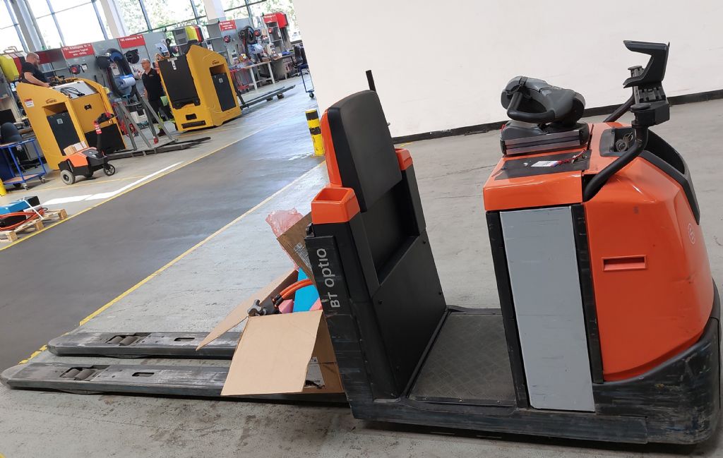 Toyota OSE250 Niederhubkommissionierer www.foerdertechnik-rietberg.de Toyota OSE250 Niederhubkommissionierer www.foerdertechnik-rietberg.de