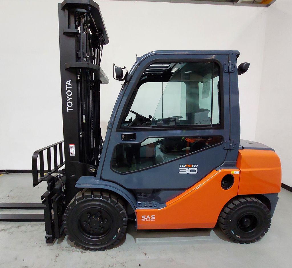 Toyota 02-8FDF30 Dieselstapler www.foerdertechnik-rietberg.de Toyota 02-8FDF30 Dieselstapler www.foerdertechnik-rietberg.de