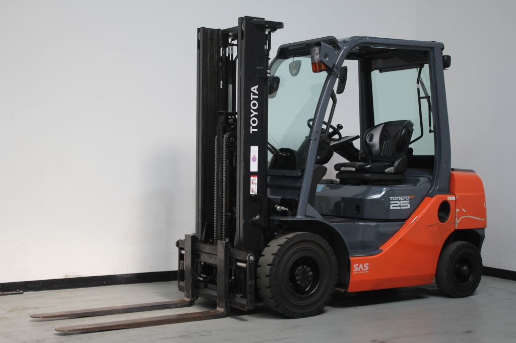 Toyota 06-8FD25F Dieselstapler www.heinbockel-gabelstapler.de