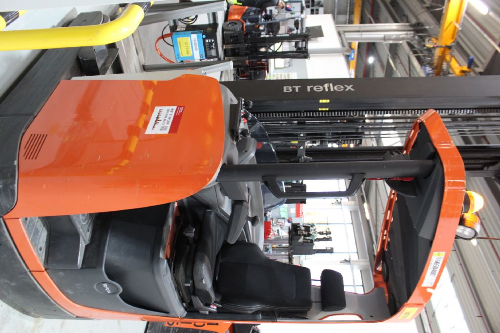 Toyota RRE180H Schubmaststapler www.heinbockel-gabelstapler.de