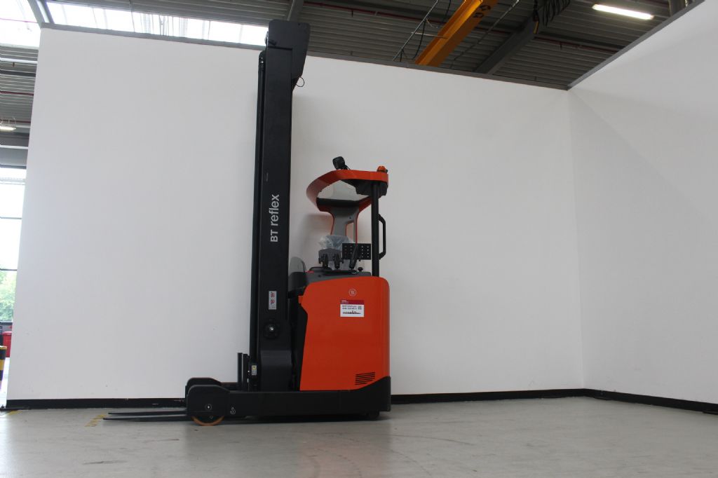 Toyota RRE160H Schubmaststapler loeffler-gabelstapler.de
