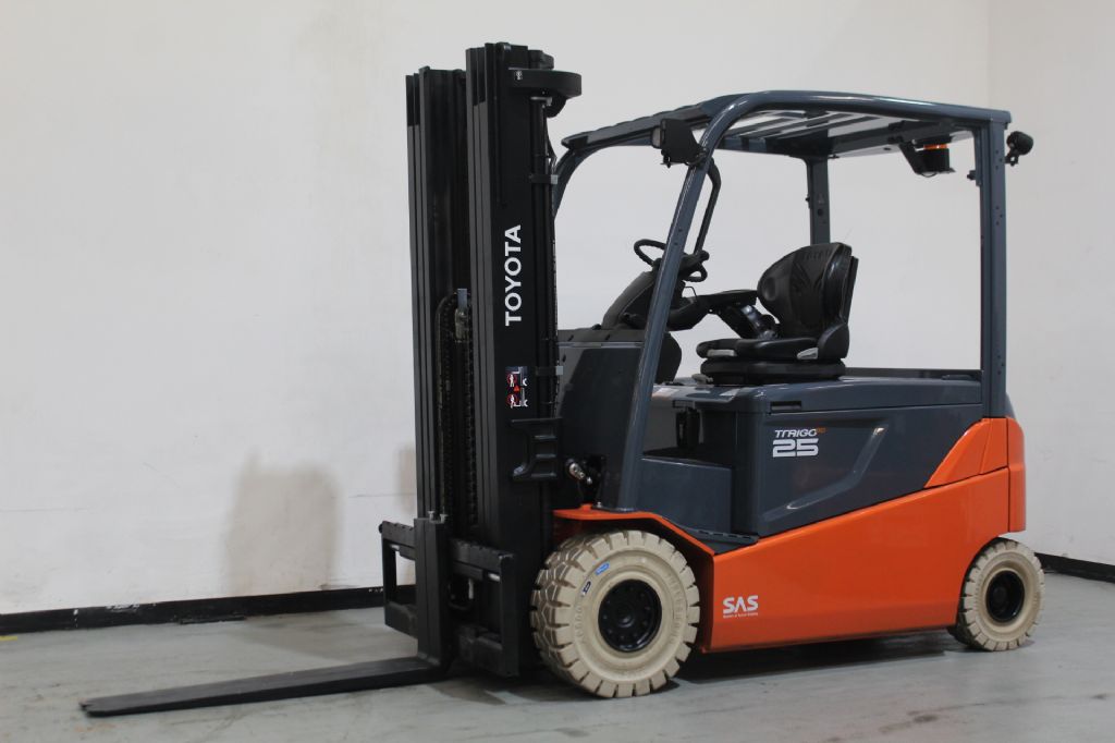 Toyota 8FBMT25 Elektro 4 Rad-Stapler www.foerdertechnik-rietberg.de Toyota 8FBMT25 Elektro 4 Rad-Stapler www.foerdertechnik-rietberg.de