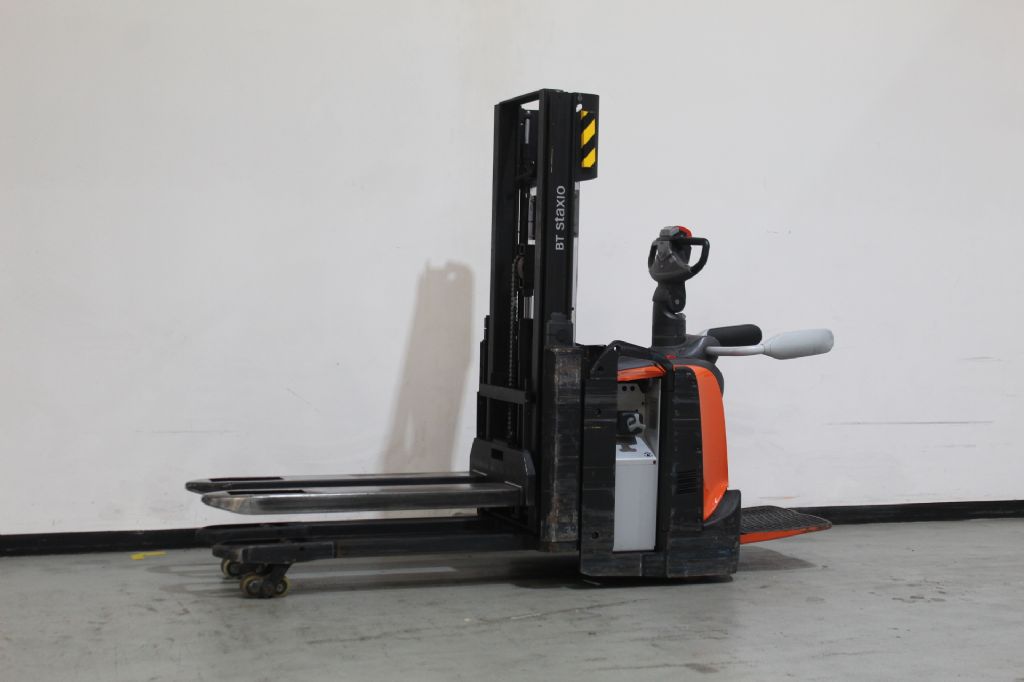 Toyota SPE200D Hochhubwagen loeffler-gabelstapler.de