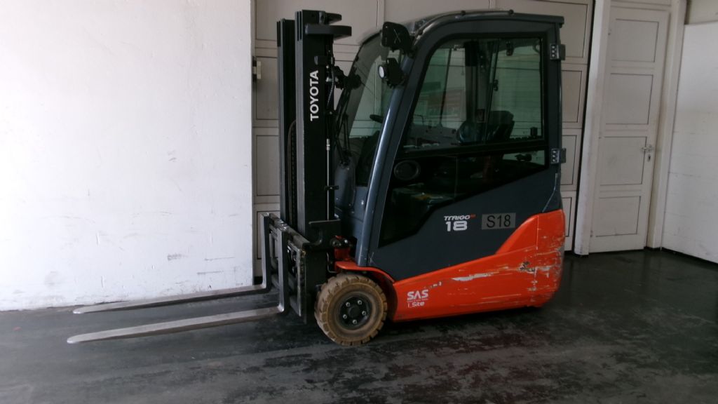 Toyota 8FBE18T Elektro 3 Rad-Stapler www.foerdertechnik-rietberg.de Toyota 8FBE18T Elektro 3 Rad-Stapler www.foerdertechnik-rietberg.de