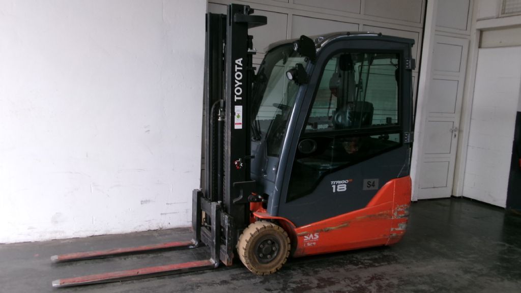 Toyota 8FBE18T Elektro 3 Rad-Stapler www.foerdertechnik-rietberg.de Toyota 8FBE18T Elektro 3 Rad-Stapler www.foerdertechnik-rietberg.de