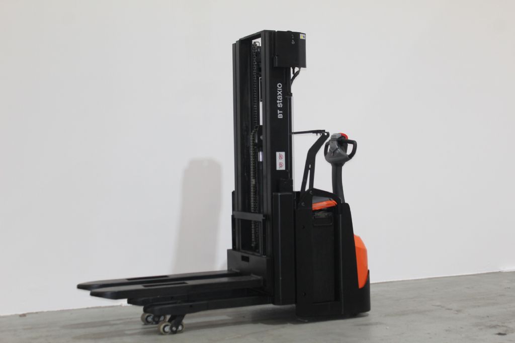 Toyota SWE145L Hochhubwagen schlueter-gabelstapler.de