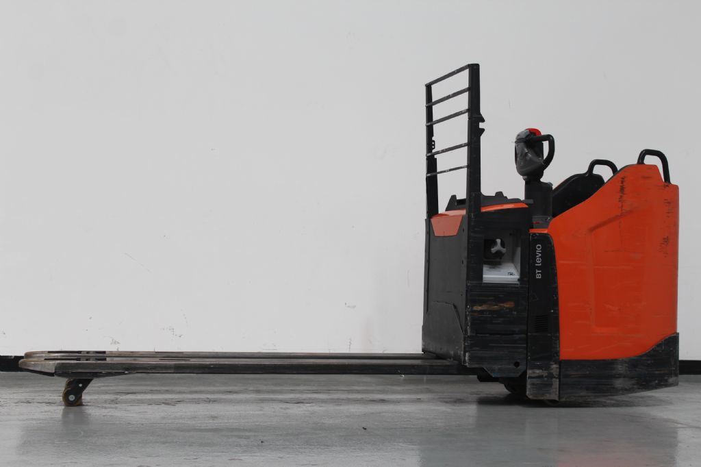 Toyota LPE200 Niederhubwagen gfg-gabelstapler.de