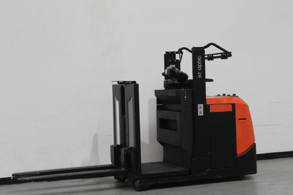 Toyota OSE100 Niederhubkommissionierer www.foerdertechnik-rietberg.de Toyota OSE100 Niederhubkommissionierer www.foerdertechnik-rietberg.de