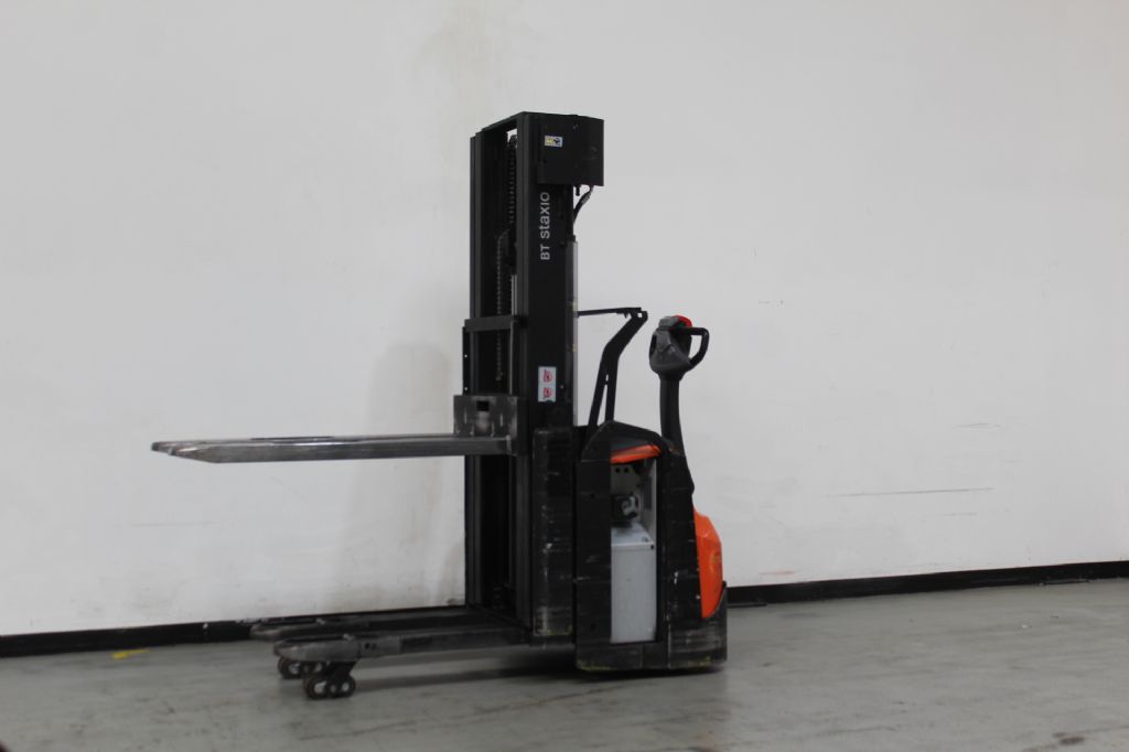 Toyota SWE145L Hochhubwagen www.heinbockel-gabelstapler.de