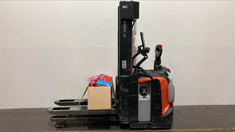 Toyota SPE140L Hochhubwagen www.foerdertechnik-rietberg.de Toyota SPE140L Hochhubwagen www.foerdertechnik-rietberg.de