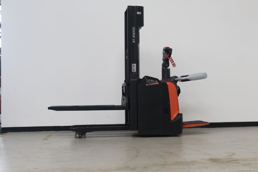 Toyota SPE120L Hochhubwagen loeffler-gabelstapler.de