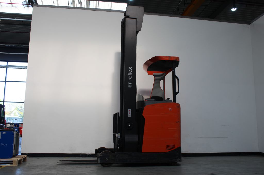 Toyota RRE140HC Schubmaststapler www.foerdertechnik-rietberg.de Toyota RRE140HC Schubmaststapler www.foerdertechnik-rietberg.de