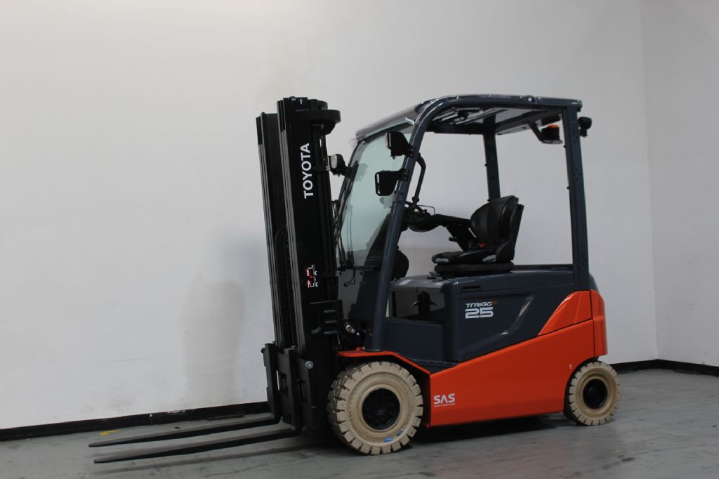 Toyota 8FBMKT25 Elektro 4 Rad-Stapler www.foerdertechnik-rietberg.de Toyota 8FBMKT25 Elektro 4 Rad-Stapler www.foerdertechnik-rietberg.de