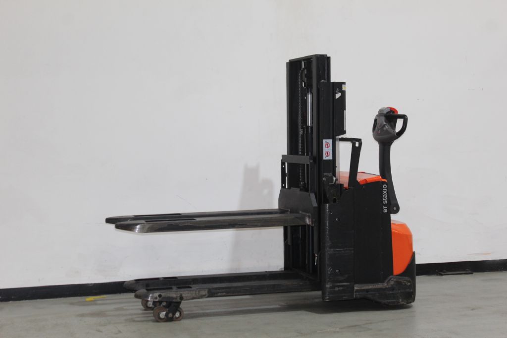 Toyota SWE200D Hochhubwagen www.heinbockel-gabelstapler.de