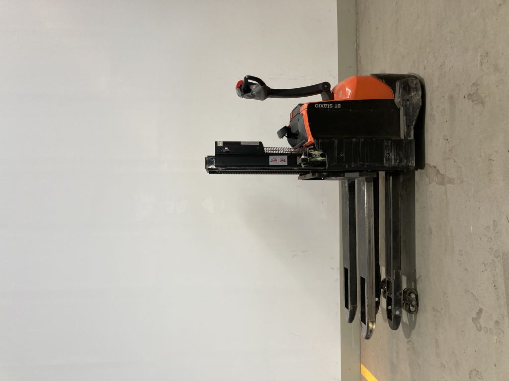 Toyota SWE200D Hochhubwagen loeffler-gabelstapler.de