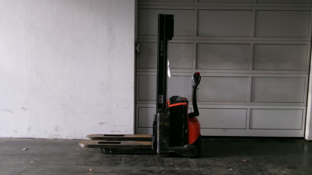 Toyota SWE120 Hochhubwagen www.foerdertechnik-rietberg.de Toyota SWE120 Hochhubwagen www.foerdertechnik-rietberg.de