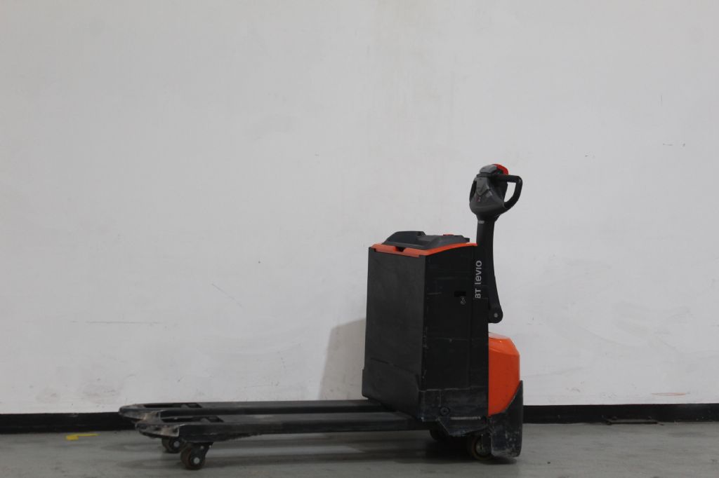 Toyota LWE200 Niederhubwagen www.foerdertechnik-rietberg.de Toyota LWE200 Niederhubwagen www.foerdertechnik-rietberg.de