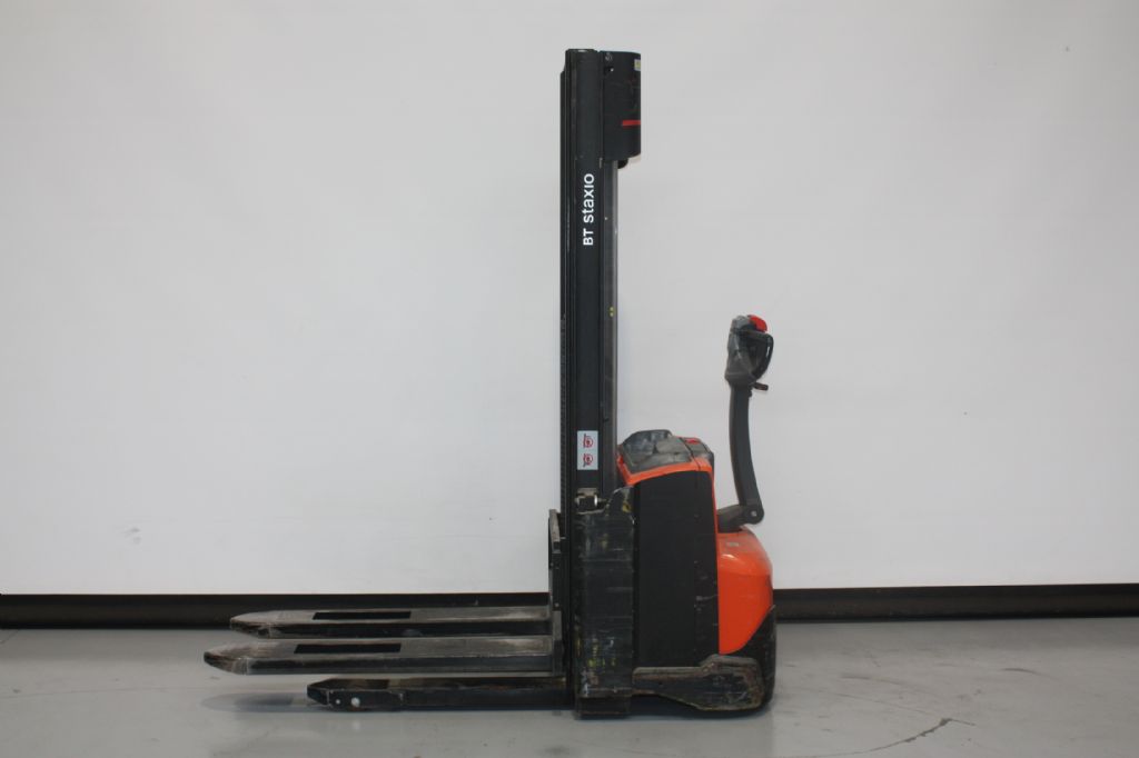 Toyota SWE120 Hochhubwagen www.foerdertechnik-rietberg.de Toyota SWE120 Hochhubwagen www.foerdertechnik-rietberg.de