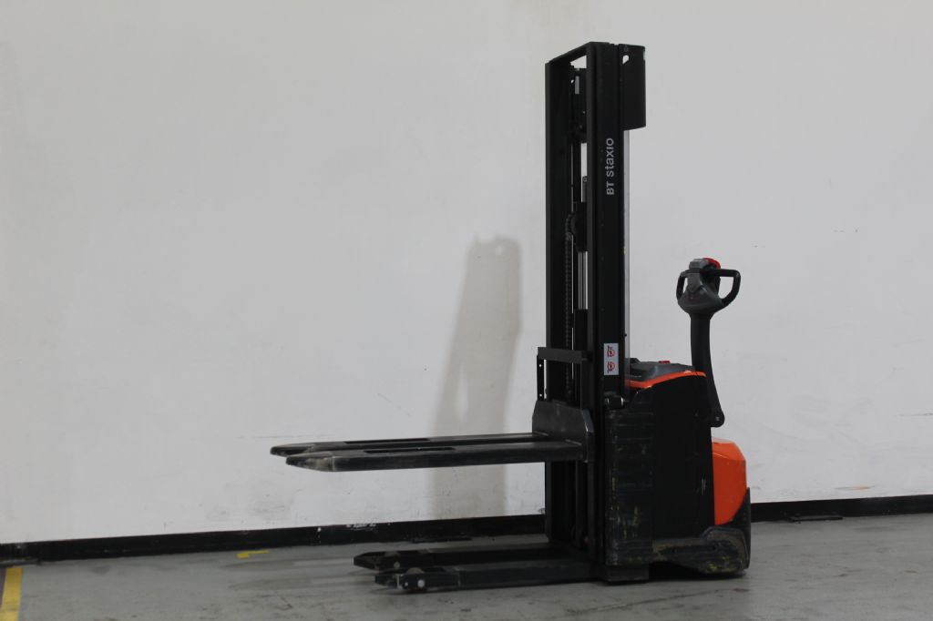 Toyota SWE120 Hochhubwagen loeffler-gabelstapler.de