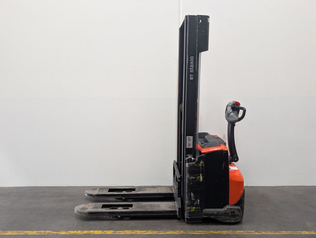 Toyota SWE120 Hochhubwagen www.foerdertechnik-rietberg.de Toyota SWE120 Hochhubwagen www.foerdertechnik-rietberg.de