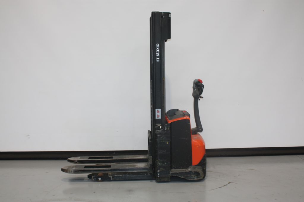 Toyota SWE120 Hochhubwagen www.foerdertechnik-rietberg.de Toyota SWE120 Hochhubwagen www.foerdertechnik-rietberg.de