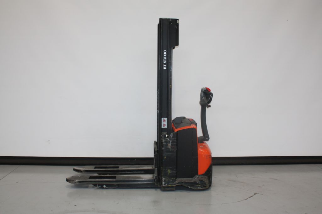 Toyota SWE120 Hochhubwagen www.foerdertechnik-rietberg.de Toyota SWE120 Hochhubwagen www.foerdertechnik-rietberg.de