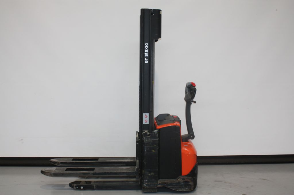 Toyota SWE120 Hochhubwagen www.foerdertechnik-rietberg.de Toyota SWE120 Hochhubwagen www.foerdertechnik-rietberg.de