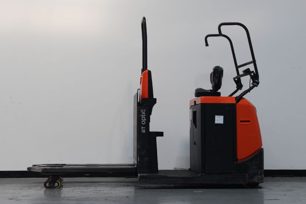 Toyota OSE250 Niederhubkommissionierer loeffler-gabelstapler.de