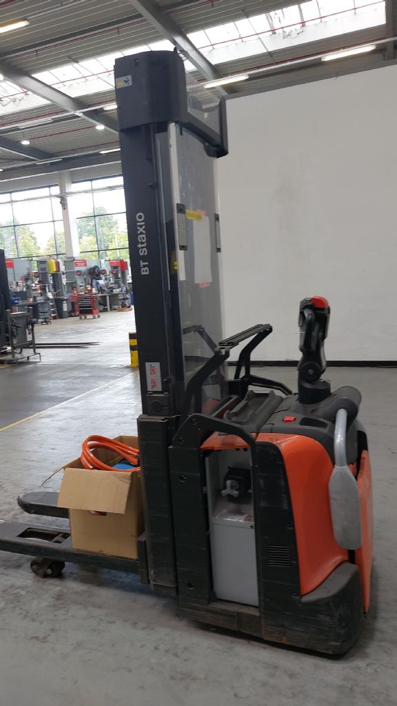 Toyota SPE160L Hochhubwagen loeffler-gabelstapler.de