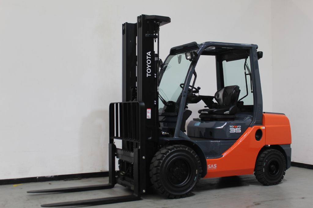 Toyota 02-8FDJF35 Dieselstapler www.foerdertechnik-rietberg.de Toyota 02-8FDJF35 Dieselstapler www.foerdertechnik-rietberg.de