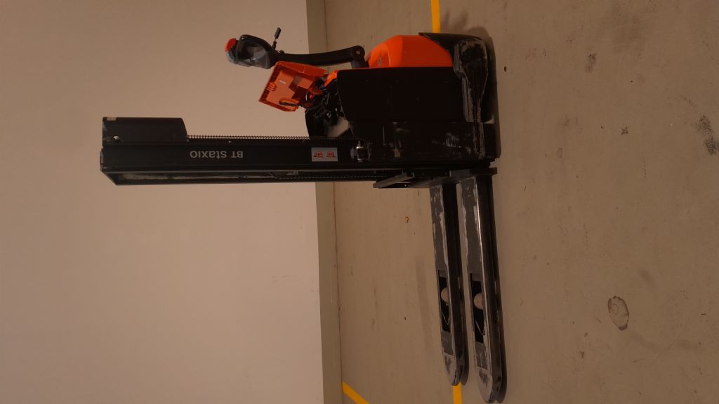 Toyota SWE120 Hochhubwagen loeffler-gabelstapler.de